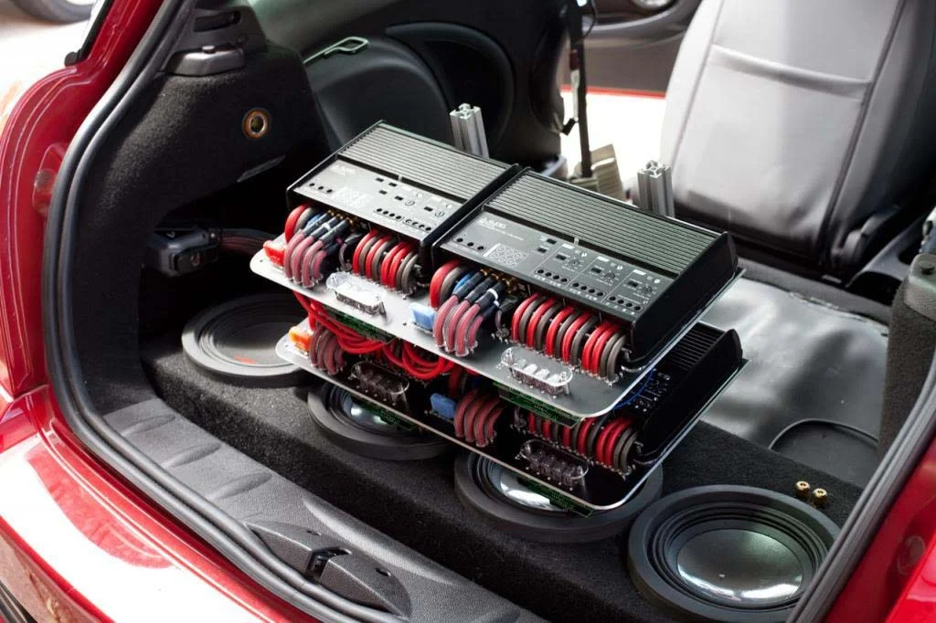 Choisir un amplificateur audio de voiture selon la puissance, les canaux et la classe Choisir un amplificateur audio de voiture selon la puissance, les canaux et la classe